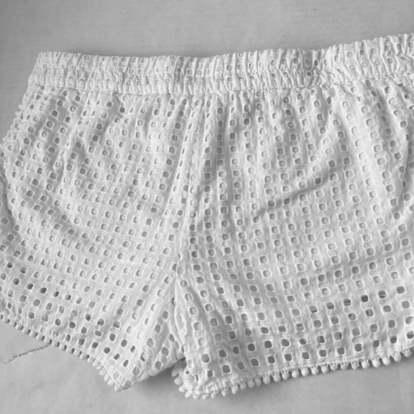 Lilly Pulitzer Size Medium White Lined Eyelet Pull-on Shorts Beach Vacation - Picture 4 of 6